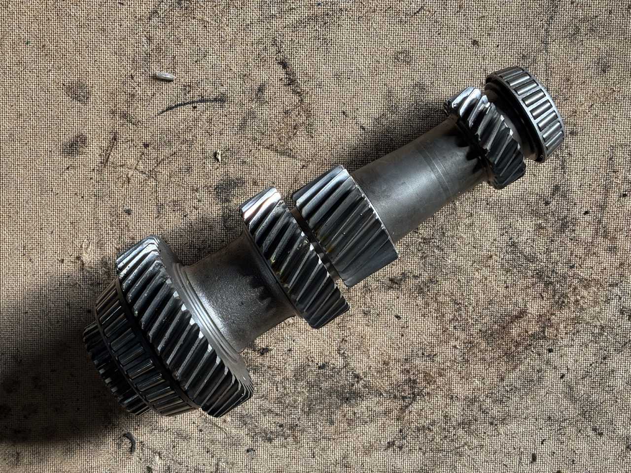 John Deere 6120 6220 Wał Napędowy L153401 - Palier para Maquinaria agrícola: foto 1 John Deere 6120 6220 Wał Napędowy L153401 - Palier para Maquinaria agrícola: foto 1