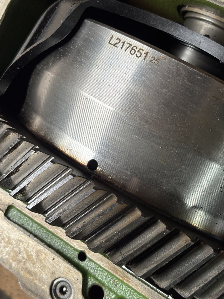 John Deere 6175M Przystawka Przedniego Napędu L221332 L221337 L221432 - Palier para Maquinaria agrícola: foto 1 John Deere 6175M Przystawka Przedniego Napędu L221332 L221337 L221432 - Palier para Maquinaria agrícola: foto 1