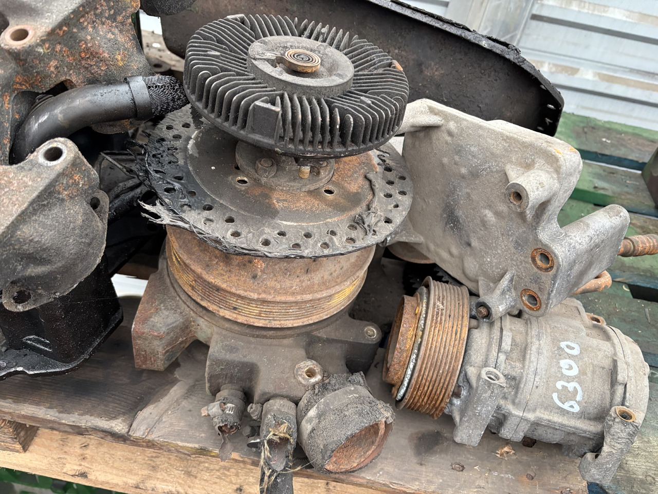 John Deere 6300 6500 6600 Obudowa Kolektor Tłoki Tłumik Koło Pasowe Tryb R122201 - Motor y piezas para Maquinaria agrícola: foto 5 John Deere 6300 6500 6600 Obudowa Kolektor Tłoki Tłumik Koło Pasowe Tryb R122201 - Motor y piezas para Maquinaria agrícola: foto 5