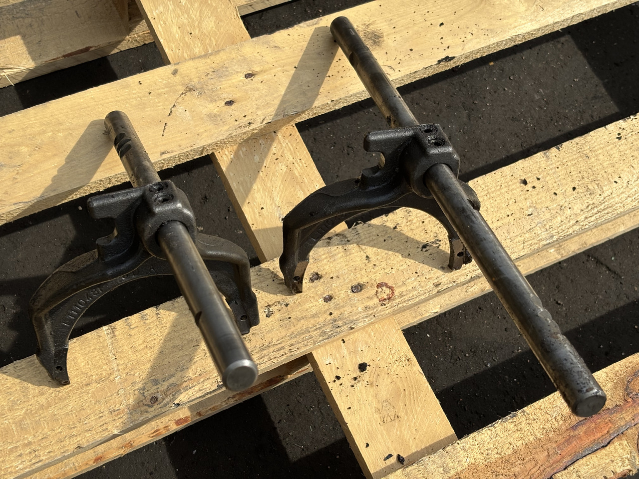 John Deere 6630 5620 5720 5820 Przełącznik Widełki L111048 - Embrague y piezas para Maquinaria agrícola: foto 1 John Deere 6630 5620 5720 5820 Przełącznik Widełki L111048 - Embrague y piezas para Maquinaria agrícola: foto 1