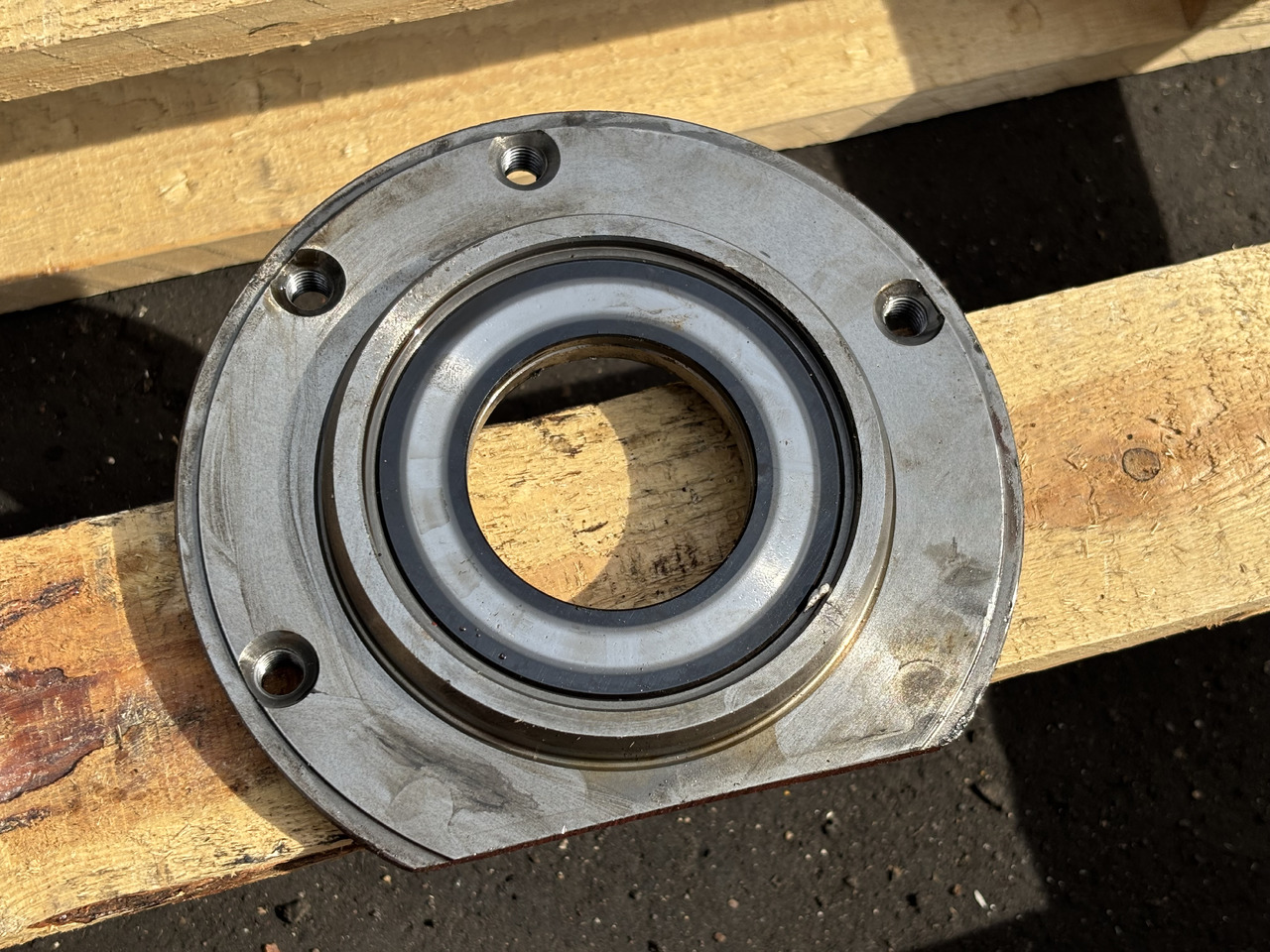 John Deere 6630 Obudowa Łożyska L113426   L215099 - Piezas del tren de rodaje para Maquinaria agrícola: foto 3 John Deere 6630 Obudowa Łożyska L113426   L215099 - Piezas del tren de rodaje para Maquinaria agrícola: foto 3