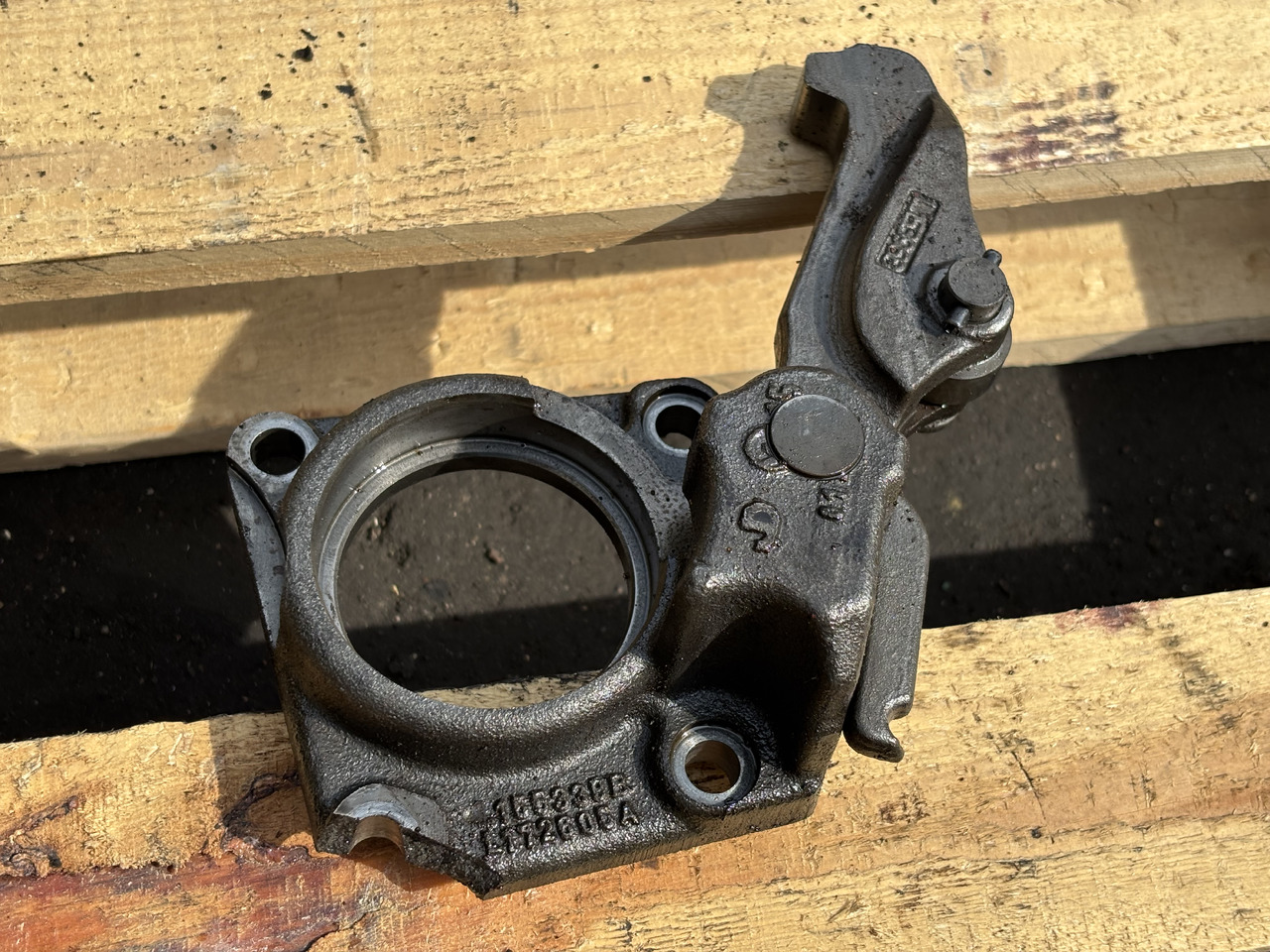 John Deere 6630 Obudowa łożyska Zapadka L215006   L202557 - Piezas del tren de rodaje para Maquinaria agrícola: foto 1 John Deere 6630 Obudowa łożyska Zapadka L215006   L202557 - Piezas del tren de rodaje para Maquinaria agrícola: foto 1