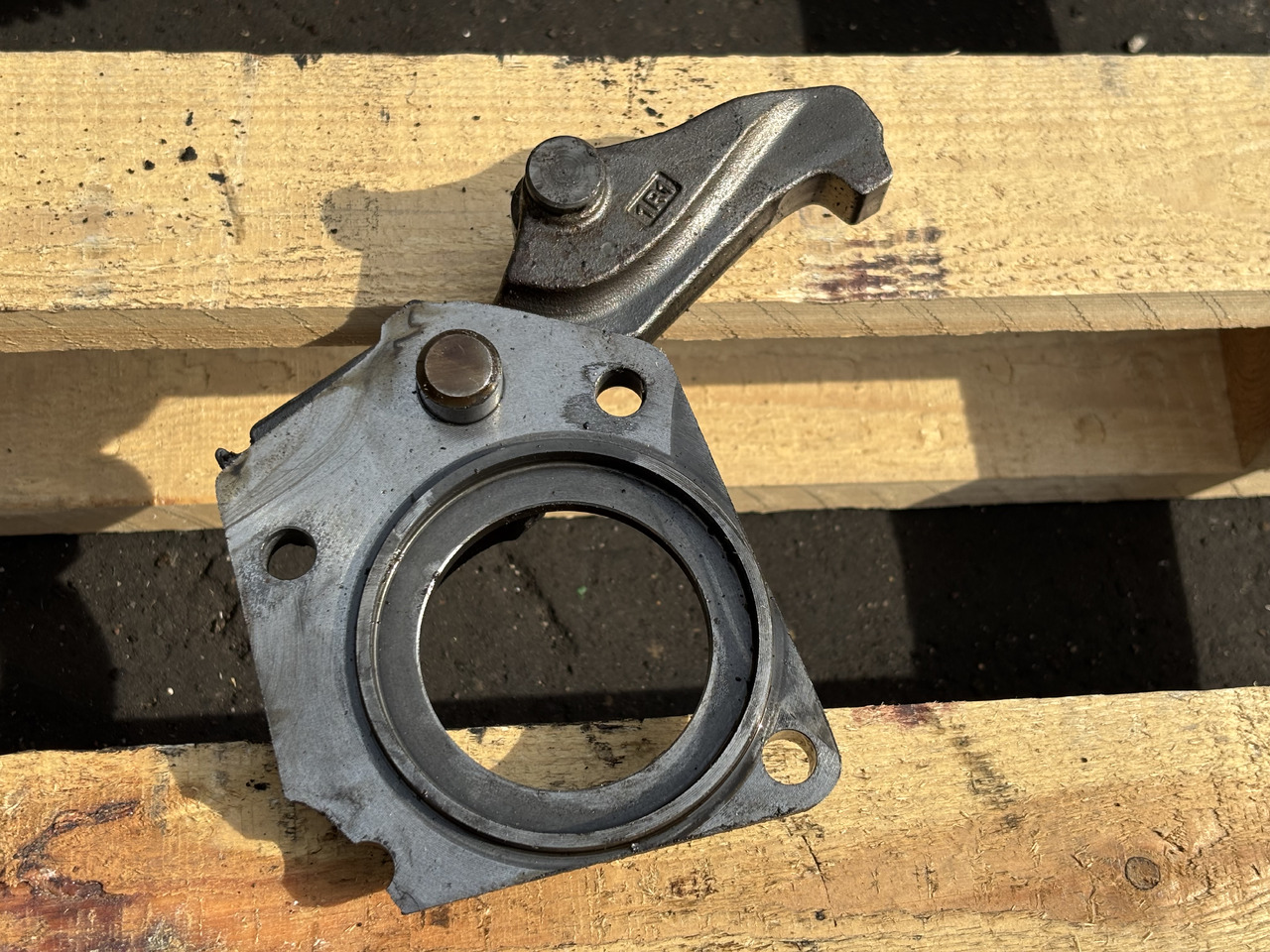 John Deere 6630 Obudowa łożyska Zapadka L215006   L202557 - Piezas del tren de rodaje para Maquinaria agrícola: foto 3 John Deere 6630 Obudowa łożyska Zapadka L215006   L202557 - Piezas del tren de rodaje para Maquinaria agrícola: foto 3