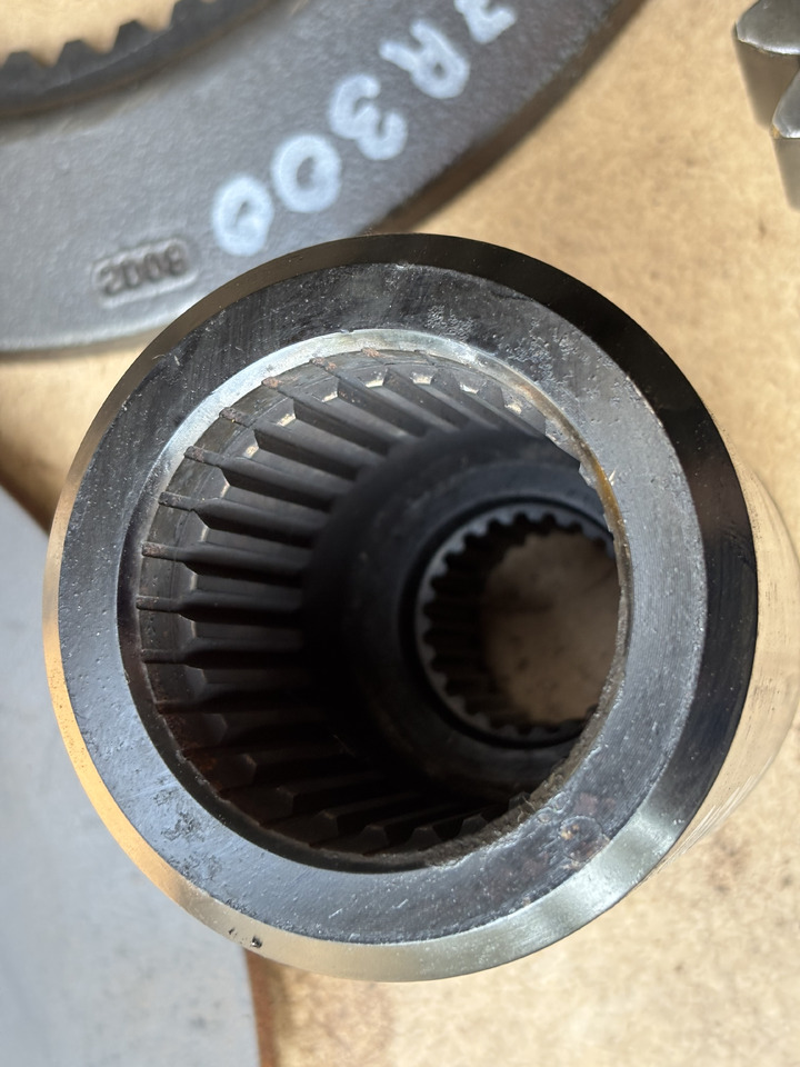 John Deere 7RXXX 7R330 7R 330 Sprzęgło wielowypustowe R298138 - Embrague y piezas para Maquinaria agrícola: foto 2 John Deere 7RXXX 7R330 7R 330 Sprzęgło wielowypustowe R298138 - Embrague y piezas para Maquinaria agrícola: foto 2