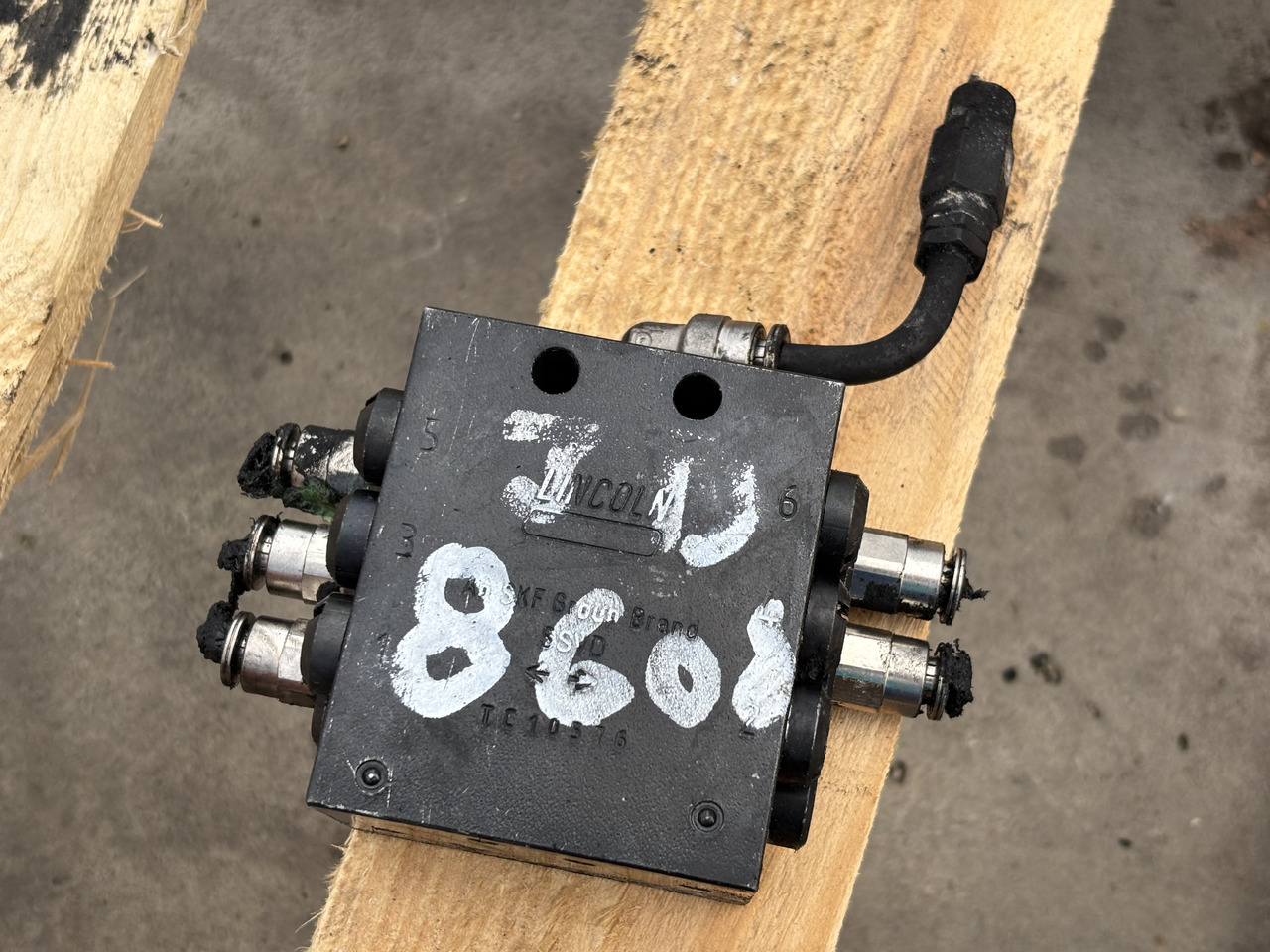 John Deere 8600 Rozdzielacz Hydrauliczny - Válvula hidráulica para Maquinaria agrícola: foto 2 John Deere 8600 Rozdzielacz Hydrauliczny - Válvula hidráulica para Maquinaria agrícola: foto 2