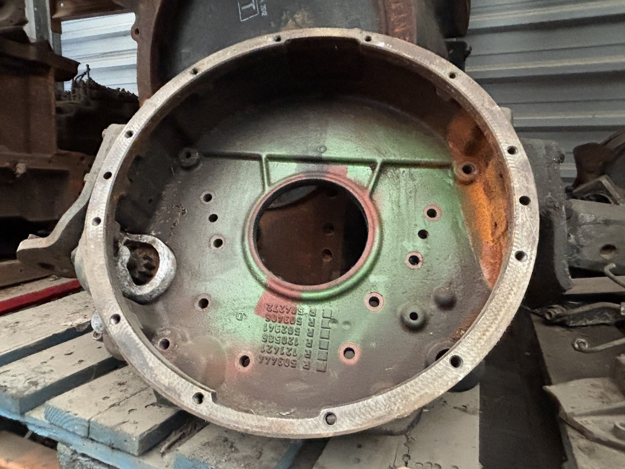 John Deere R503444 R121421 R120586 502941 R503406 R504272 Obudowa Koła Zamachowego - Volante de inercia para Maquinaria agrícola: foto 1 John Deere R503444 R121421 R120586 502941 R503406 R504272 Obudowa Koła Zamachowego - Volante de inercia para Maquinaria agrícola: foto 1