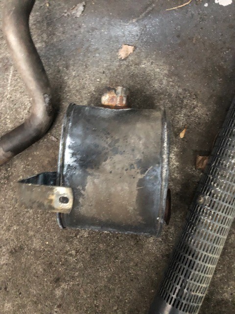 John Deere Tłumik - 6100 | 6200 | 6300 | 6400 - Silenciador para Maquinaria agrícola: foto 2 John Deere Tłumik - 6100 | 6200 | 6300 | 6400 - Silenciador para Maquinaria agrícola: foto 2