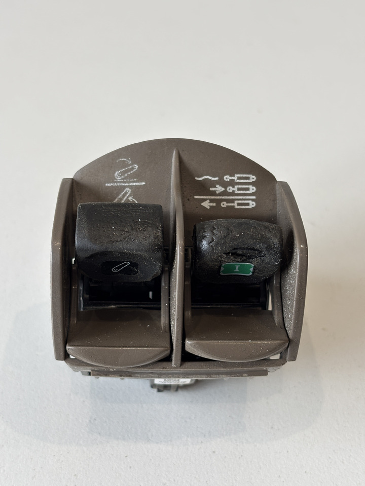 John Deere seria 6000 7000 8000 R - przełącznik tylnego TUZa RE588391 RE586552 - Sensor para Maquinaria agrícola: foto 1 John Deere seria 6000 7000 8000 R - przełącznik tylnego TUZa RE588391 RE586552 - Sensor para Maquinaria agrícola: foto 1