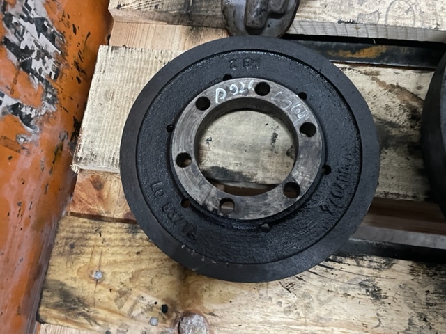 Liebherr d926 ti-e tłumik drgań koło Pasowe i inne części - Cigüeñal para Maquinaria de construcción: foto 2 Liebherr d926 ti-e tłumik drgań koło Pasowe i inne części - Cigüeñal para Maquinaria de construcción: foto 2