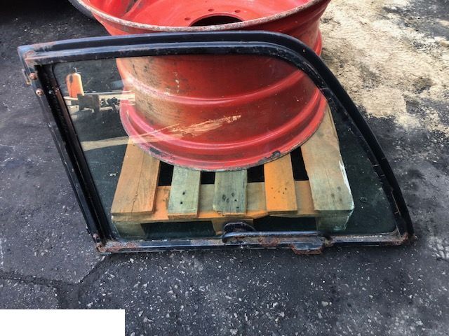 Manitou - Drzwi Górne Z Szybą - Puerta y piezas para Equipo de manutención: foto 1 Manitou - Drzwi Górne Z Szybą - Puerta y piezas para Equipo de manutención: foto 1