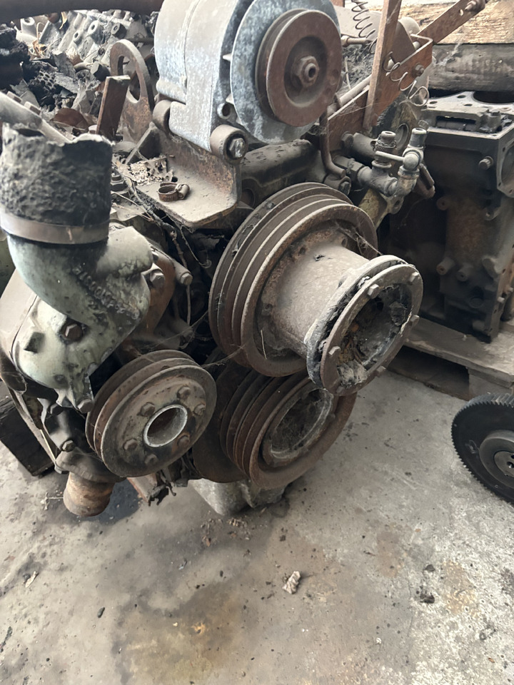 Mercedes OM422A OM 422A 422.901 Silnik Słupek Blok Koło Zamachowe Wał Korbowy Miska CZĘŚCI - Volante de inercia para Maquinaria agrícola: foto 3 Mercedes OM422A OM 422A 422.901 Silnik Słupek Blok Koło Zamachowe Wał Korbowy Miska CZĘŚCI - Volante de inercia para Maquinaria agrícola: foto 3