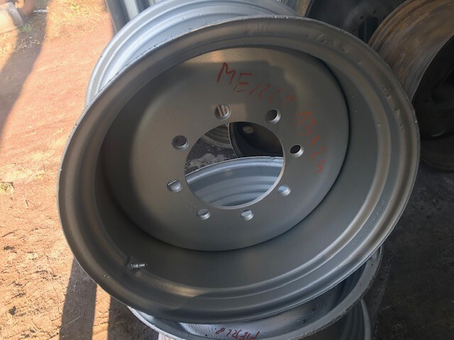 Merlo felga 13x24 - Llanta para Equipo de manutención: foto 1 Merlo felga 13x24 - Llanta para Equipo de manutención: foto 1