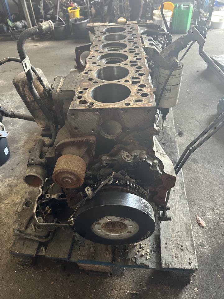 New holland silnik Model: F4DE9687 , model type: 667TA , części blok wał głowica korbowód - Motor para Maquinaria agrícola: foto 1 New holland silnik Model: F4DE9687 , model type: 667TA , części blok wał głowica korbowód - Motor para Maquinaria agrícola: foto 1