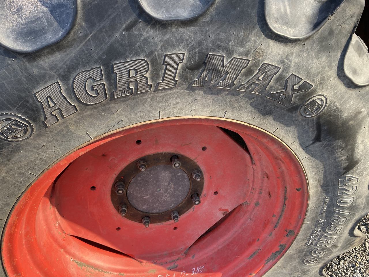 Opony BKT 420/85R30 - Neumático para Maquinaria agrícola: foto 1 Opony BKT 420/85R30 - Neumático para Maquinaria agrícola: foto 1