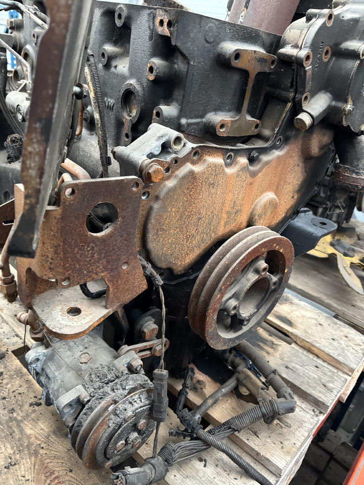 Perkins 1104D-E44T Silnik Blok Miska Olejowa Wał CZĘŚCI - Motor y piezas para Maquinaria de construcción: foto 3 Perkins 1104D-E44T Silnik Blok Miska Olejowa Wał CZĘŚCI - Motor y piezas para Maquinaria de construcción: foto 3