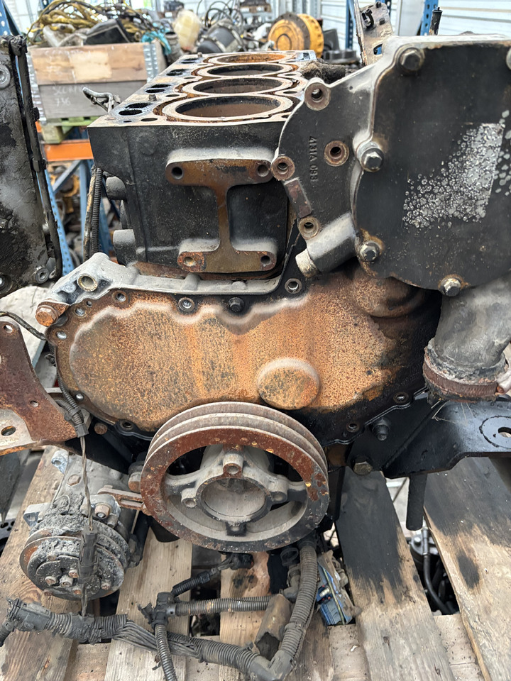 Perkins 1104D-E44T Silnik Blok Miska Olejowa Wał CZĘŚCI - Motor y piezas para Maquinaria de construcción: foto 2 Perkins 1104D-E44T Silnik Blok Miska Olejowa Wał CZĘŚCI - Motor y piezas para Maquinaria de construcción: foto 2