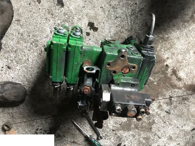 Rozdzielacz John Deere - CZĘŚCI - Válvula hidráulica para Maquinaria agrícola: foto 1 Rozdzielacz John Deere - CZĘŚCI - Válvula hidráulica para Maquinaria agrícola: foto 1