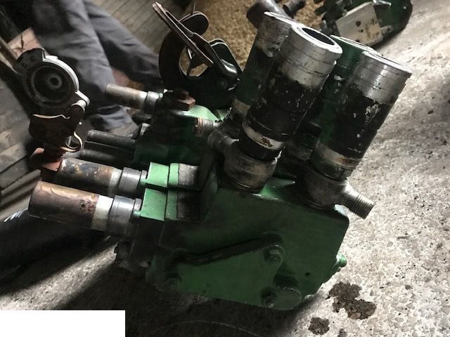 Rozdzielacz John Deere - CZĘŚCI - Válvula hidráulica para Maquinaria agrícola: foto 2 Rozdzielacz John Deere - CZĘŚCI - Válvula hidráulica para Maquinaria agrícola: foto 2