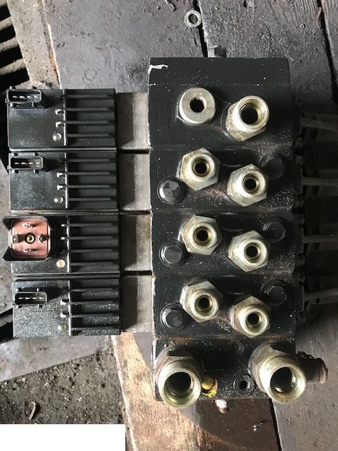 Sauer Danfoss - Cewki Proporcjonalne Rozdzielacz Elektrozawory - Sistema eléctrico para Maquinaria agrícola: foto 1 Sauer Danfoss - Cewki Proporcjonalne Rozdzielacz Elektrozawory - Sistema eléctrico para Maquinaria agrícola: foto 1