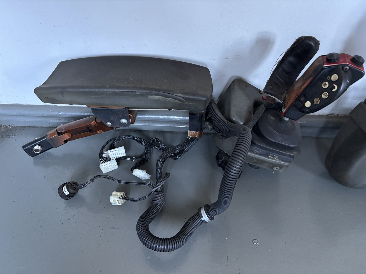 Valmet Harvester - joystick z podłokietnikiem - sterowanie - Palanca de cambio para Maquinaria agrícola: foto 3 Valmet Harvester - joystick z podłokietnikiem - sterowanie - Palanca de cambio para Maquinaria agrícola: foto 3