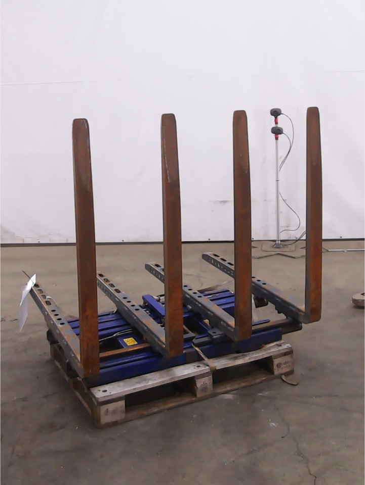 Attachment Double pallet clamp FEM3 - Implemento para Equipo de manutención: foto 1 Attachment Double pallet clamp FEM3 - Implemento para Equipo de manutención: foto 1