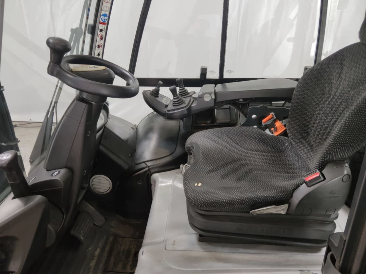 STILL RX60-45 - Carretilla elevadora eléctrica: foto 4 STILL RX60-45 - Carretilla elevadora eléctrica: foto 4