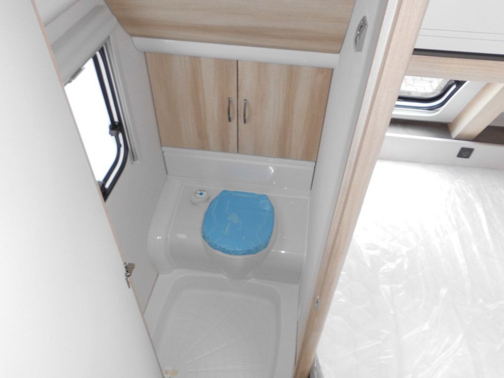 Arrendamiento de  Hobby De Luxe 540 KMFe 2026 GARAGE AUTARK 1800kg. Hobby De Luxe 540 KMFe 2026 GARAGE AUTARK 1800kg.: foto 15