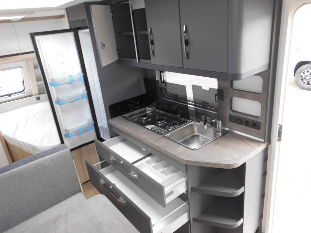 Arrendamiento de  Hobby De Luxe 540 KMFe 2026 GARAGE AUTARK 1800kg. Hobby De Luxe 540 KMFe 2026 GARAGE AUTARK 1800kg.: foto 13