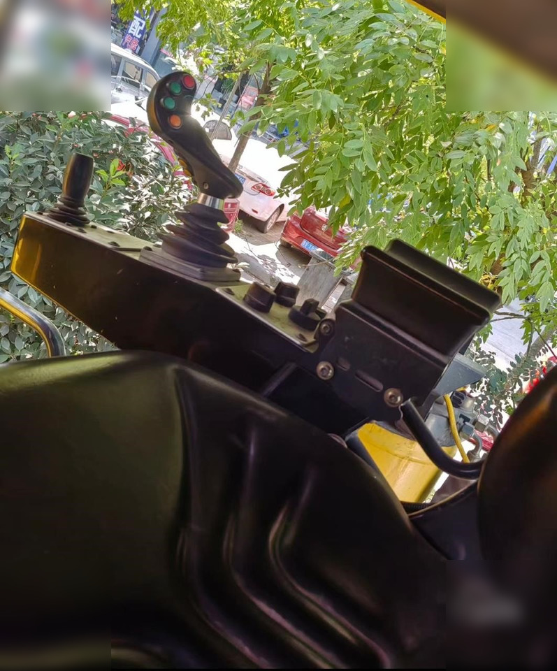 2017 BOMAG BM1000/35 - Fresadora en frío: foto 4 2017 BOMAG BM1000/35 - Fresadora en frío: foto 4