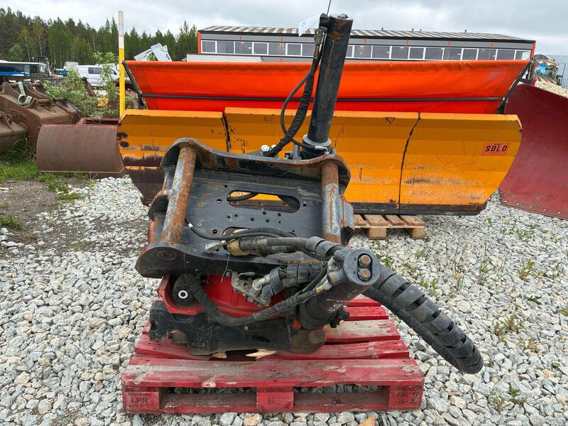 ROTOTILT R8 S70 - Implemento para Maquinaria de construcción: foto 4 ROTOTILT R8 S70 - Implemento para Maquinaria de construcción: foto 4