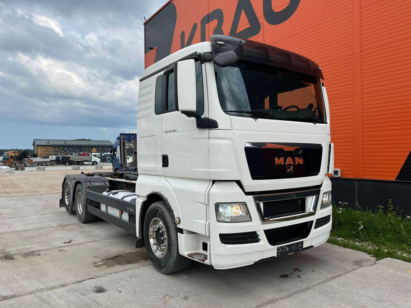MAN TGX 26.480 6X2 / HIAB L20 TON / L= 5300mm - Camión multibasculante: foto 4 MAN TGX 26.480 6X2 / HIAB L20 TON / L= 5300mm - Camión multibasculante: foto 4
