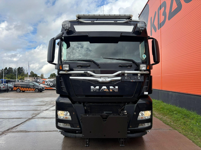 MAN TGX 35.560 8x4*4 LOW MILEAGE ! / INTARDER / JOAB 24 ton / L=5600 mm / SNOW PLOW EQUIPMENT - Camión multibasculante: foto 2 MAN TGX 35.560 8x4*4 LOW MILEAGE ! / INTARDER / JOAB 24 ton / L=5600 mm / SNOW PLOW EQUIPMENT - Camión multibasculante: foto 2