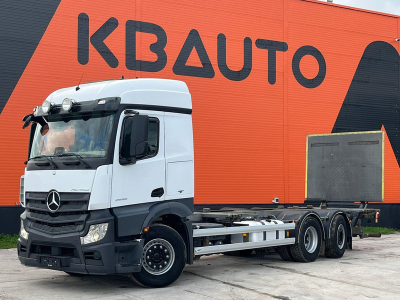 Camión portacontenedore/ Intercambiable Mercedes-Benz Actros 2548 6x2*4 RETARDER / CHASSIS L= 7870 mm: foto 1