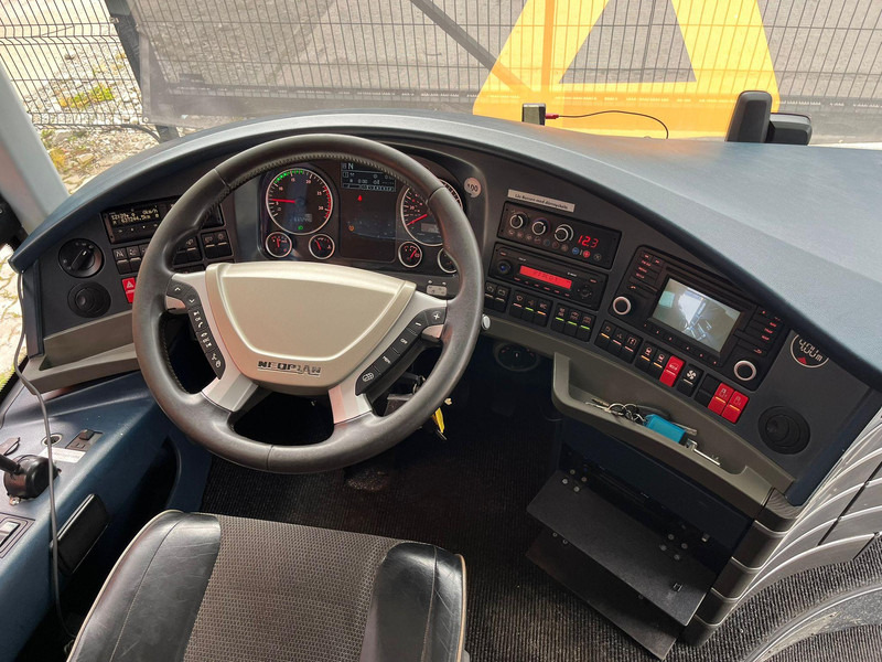 Autobús de dos pisos Neoplan SKYLINER L 6x2*4 77 SEATS / AC / AUXILIARY HEATING / WC: foto 10