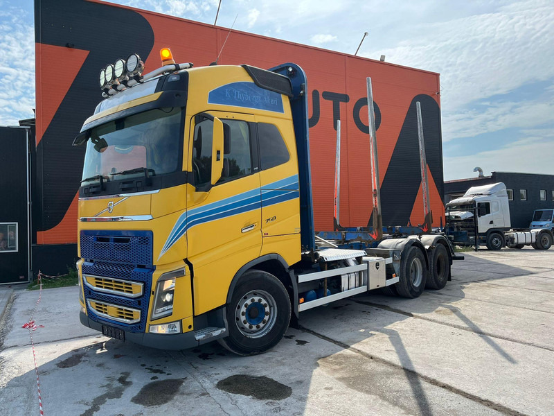 Volvo FH 16 750 6x4 HYDRAULICS / CHASSIS L=8184 mm - Camión forestal, Camión grúa: foto 2 Volvo FH 16 750 6x4 HYDRAULICS / CHASSIS L=8184 mm - Camión forestal, Camión grúa: foto 2