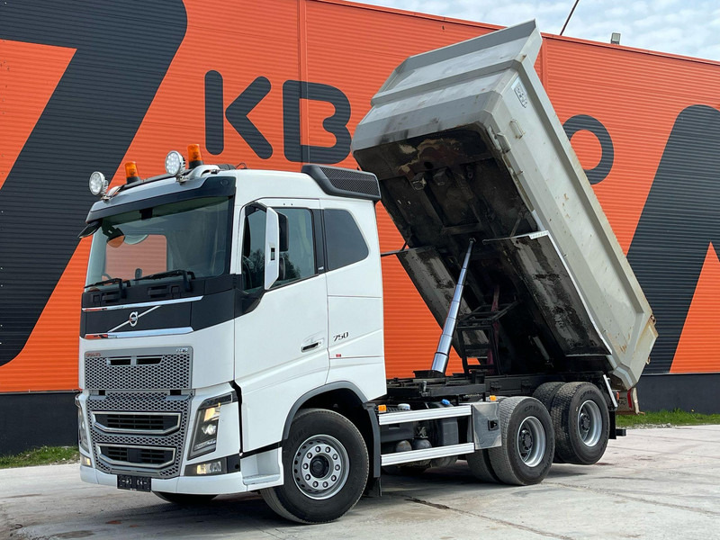 Volvo FH 16 750 6x4 RETARDER / TANDEM AXLE LIFT / BIG AXLES / BOX L=4701 mm - Camión volquete: foto 2 Volvo FH 16 750 6x4 RETARDER / TANDEM AXLE LIFT / BIG AXLES / BOX L=4701 mm - Camión volquete: foto 2