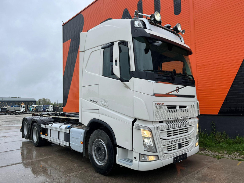 Volvo FH 540 6x4 HIAB 21 ton / L=5600 mm / RETARDER / TANDEM AXLE LIFT - Camión multibasculante: foto 4 Volvo FH 540 6x4 HIAB 21 ton / L=5600 mm / RETARDER / TANDEM AXLE LIFT - Camión multibasculante: foto 4