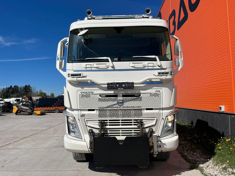 Volvo FH 540 8x4 RETARDER / TANDEM AXLE LIFT / BIG AXLES / BOX L=5704 mm - Camión volquete: foto 3 Volvo FH 540 8x4 RETARDER / TANDEM AXLE LIFT / BIG AXLES / BOX L=5704 mm - Camión volquete: foto 3