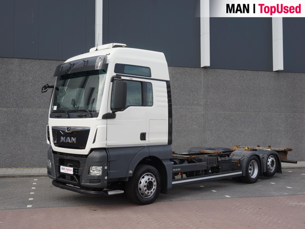 MAN TGX 26.510 6X2-4 LL / BDF / Lift-Axle / Euro 6 - Camión portacontenedore/ Intercambiable: foto 1 MAN TGX 26.510 6X2-4 LL / BDF / Lift-Axle / Euro 6 - Camión portacontenedore/ Intercambiable: foto 1