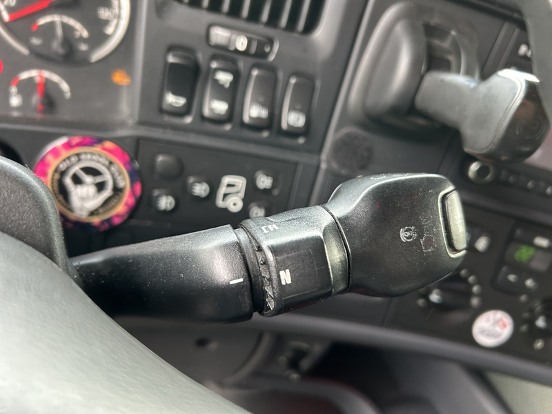Scania R520 V8 / Showtruck / Buffl Special Interior / Vol Lucht / Retarder - Cabeza tractora: foto 5 Scania R520 V8 / Showtruck / Buffl Special Interior / Vol Lucht / Retarder - Cabeza tractora: foto 5