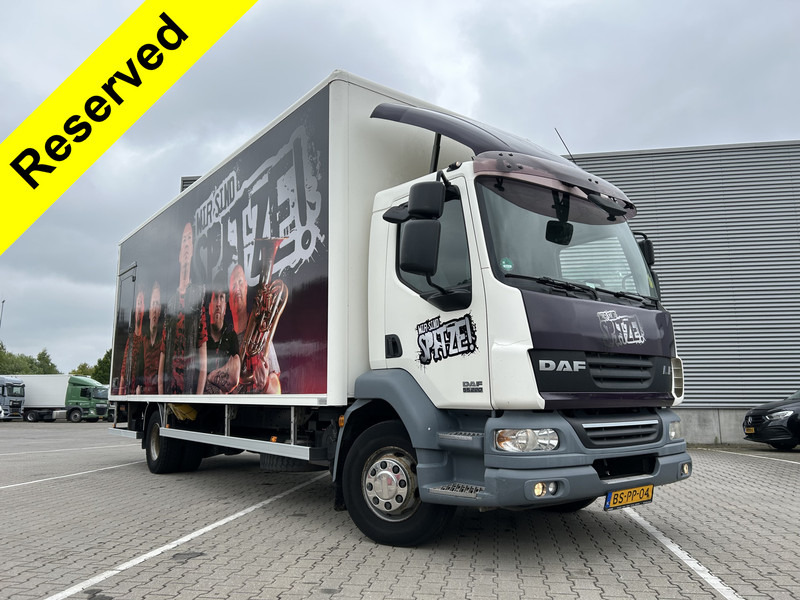 DAF LF55 220 Euro 4 / 12 Ton / 673 dkm / Box / Loadlift / APK TUV 01-26 - Camión caja cerrada: foto 1 DAF LF55 220 Euro 4 / 12 Ton / 673 dkm / Box / Loadlift / APK TUV 01-26 - Camión caja cerrada: foto 1
