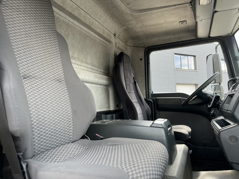 Camión caja cerrada MAN TGL 12.180 / 12 Ton / 781 dkm / Oil Leak / Canvas Box / NL Truck: foto 7 Camión caja cerrada MAN TGL 12.180 / 12 Ton / 781 dkm / Oil Leak / Canvas Box / NL Truck: foto 7