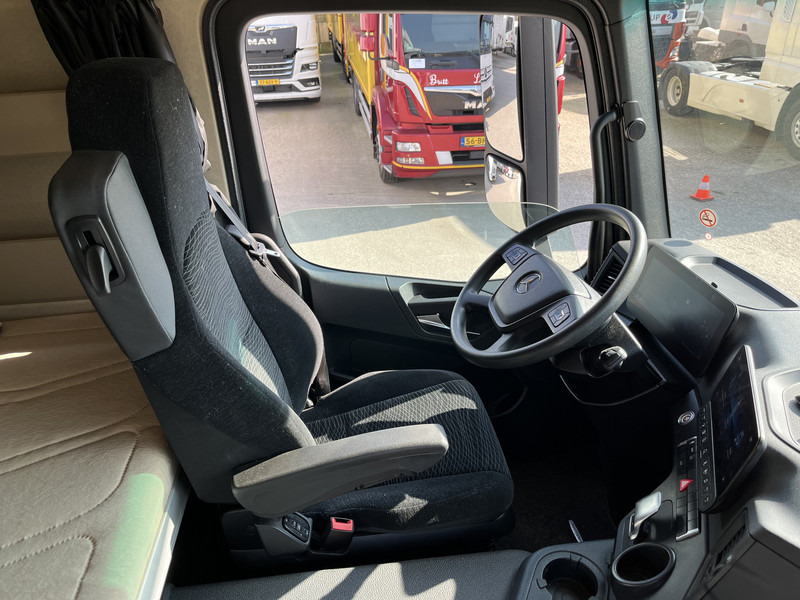 Mercedes-Benz Actros 2124 / 2023 / 18 Ton / Box / Laadklep - Camión caja cerrada: foto 3 Mercedes-Benz Actros 2124 / 2023 / 18 Ton / Box / Laadklep - Camión caja cerrada: foto 3