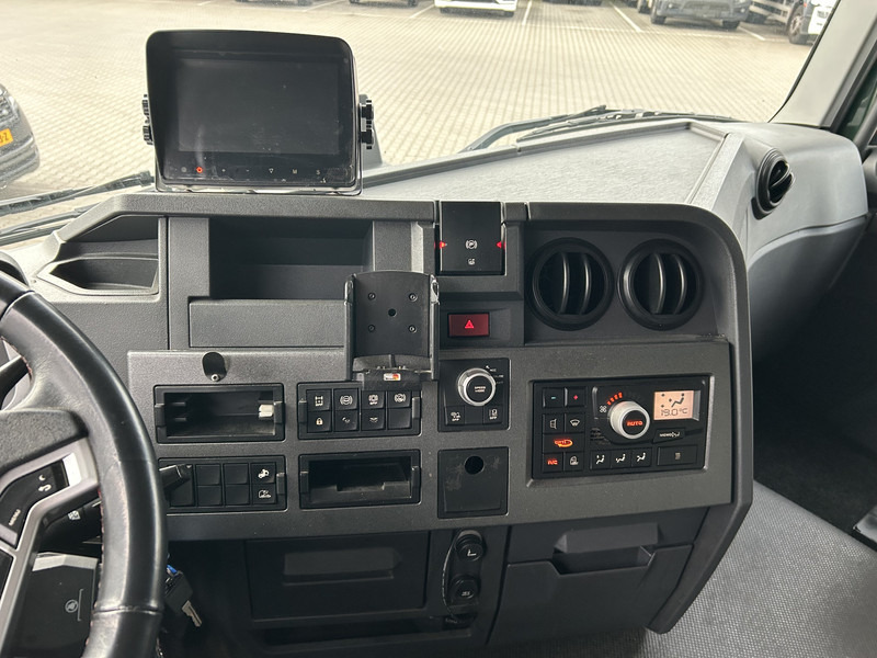 Renault T 380 Comfort / 820 dkm / Curtainside / Loadlift / APK TUV 02-26 - Camión lona: foto 5 Renault T 380 Comfort / 820 dkm / Curtainside / Loadlift / APK TUV 02-26 - Camión lona: foto 5