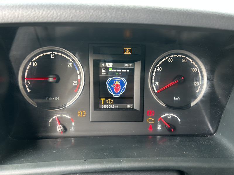 Scania P 320 / 18 ton / 545 dkm / Box 8 mtr / Loadlift / APK TUV 08-25 - Camión caja cerrada: foto 4 Scania P 320 / 18 ton / 545 dkm / Box 8 mtr / Loadlift / APK TUV 08-25 - Camión caja cerrada: foto 4