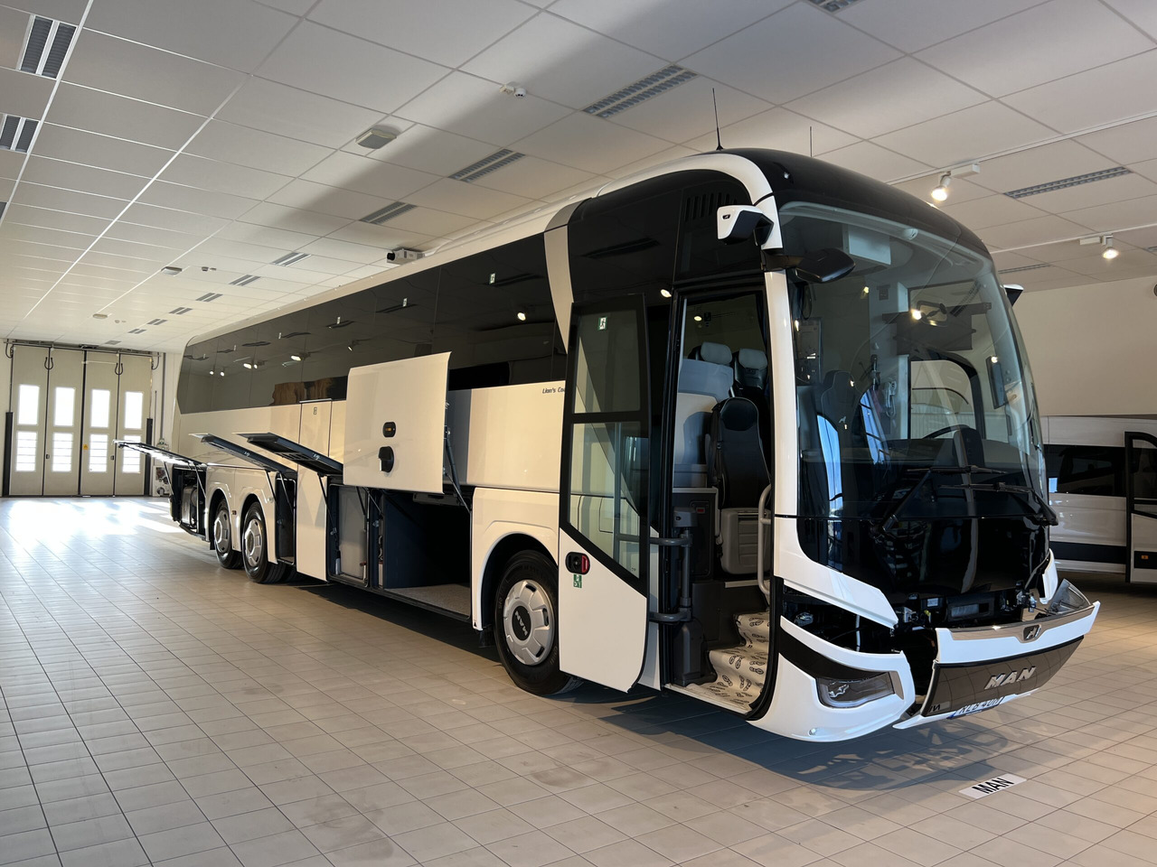 Autocar MAN Lions Coach R08 Euro 6E (Dark Edition): foto 50 Autocar MAN Lions Coach R08 Euro 6E (Dark Edition): foto 50
