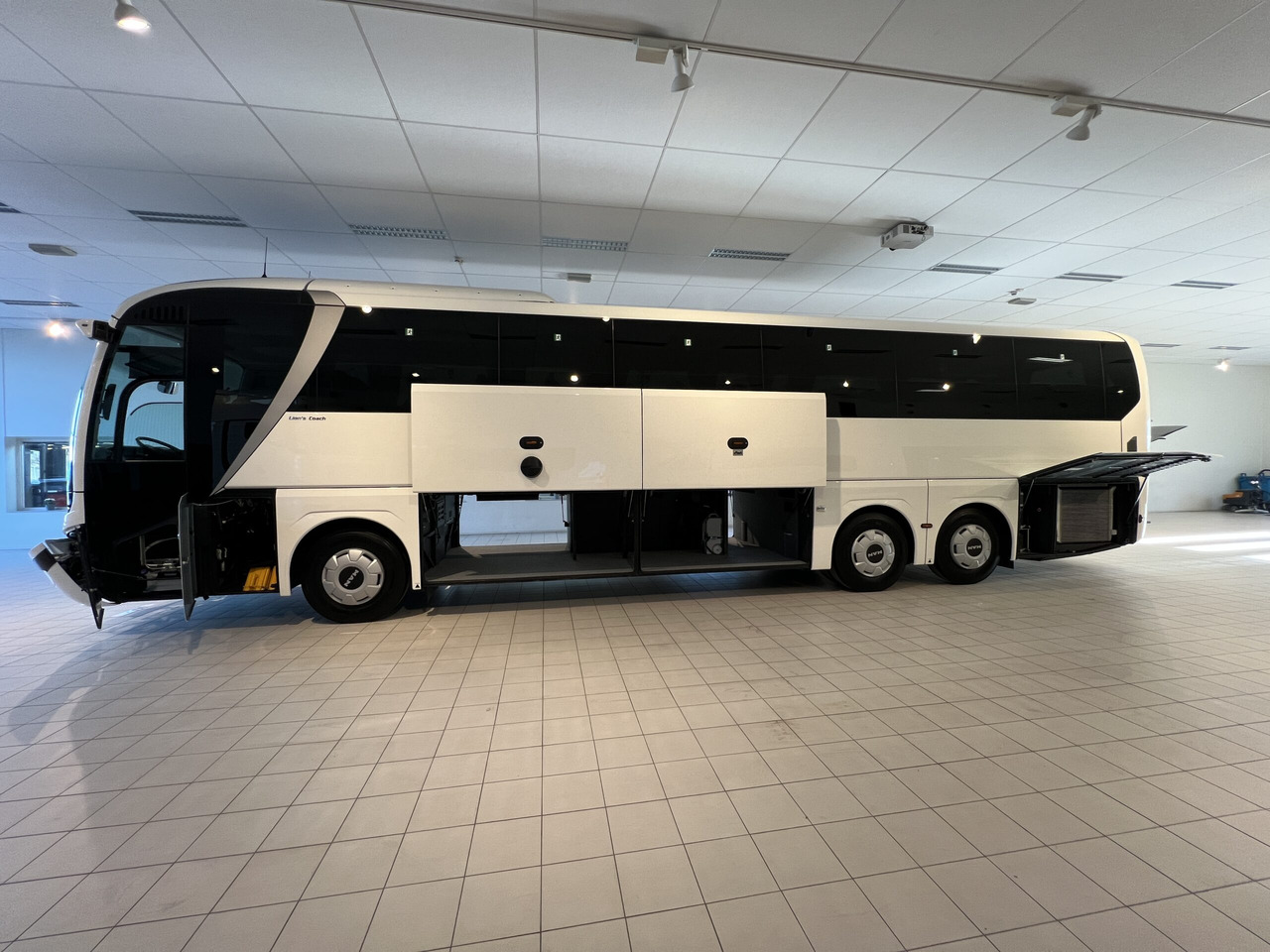 Autocar MAN Lions Coach R08 Euro 6E (Dark Edition): foto 44 Autocar MAN Lions Coach R08 Euro 6E (Dark Edition): foto 44