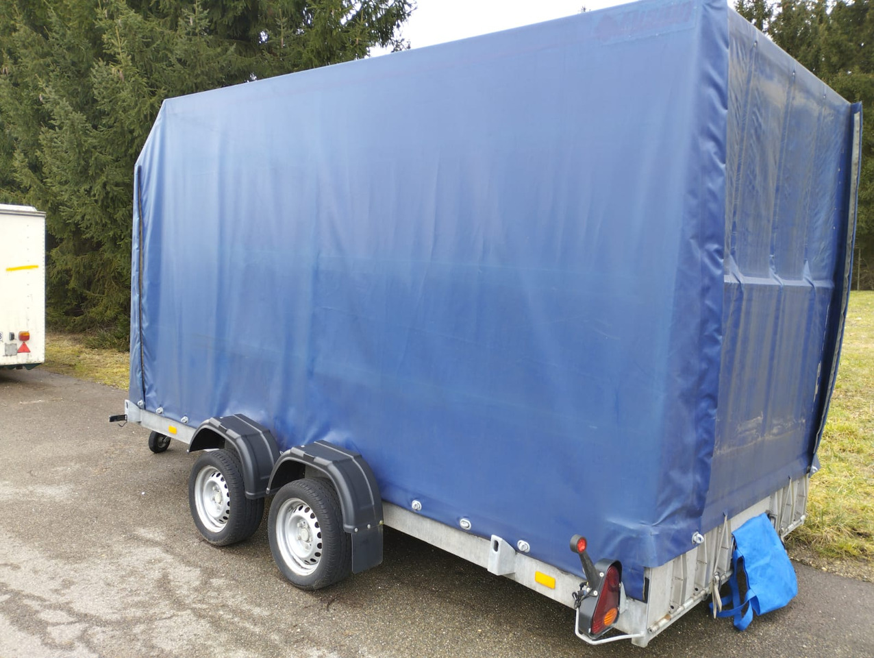 VEZEKO 400 x 187 3,5 t Absenkanhänger Huski 40.35 - Remolque con toldo: foto 2 VEZEKO 400 x 187 3,5 t Absenkanhänger Huski 40.35 - Remolque con toldo: foto 2