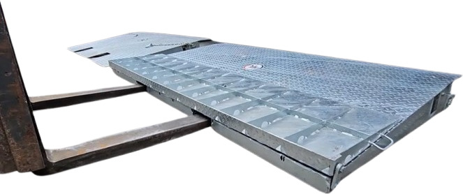 Container access ramp. AZ RAMP - HCRN-065.INOX Capacity 6 500 Kg - Rampa de carga: foto 1 Container access ramp. AZ RAMP - HCRN-065.INOX Capacity 6 500 Kg - Rampa de carga: foto 1