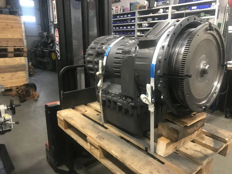 Volvo PT1761A 11038035 (A35C) - Caja de cambios para Dúmper articulado: foto 1 Volvo PT1761A 11038035 (A35C) - Caja de cambios para Dúmper articulado: foto 1